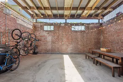 425 11th St #17, Oakland, CA 94606 - Photo 35