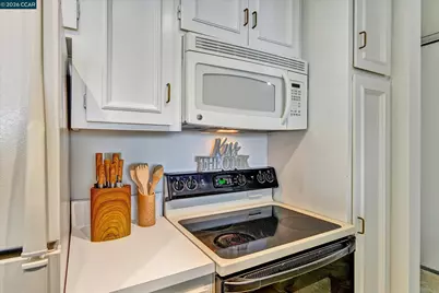 5340 Broadway Terrace #203, Oakland, CA 94618 - Photo 15