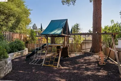 254 Wildwood Ave, Piedmont, CA 94610 - Photo 39