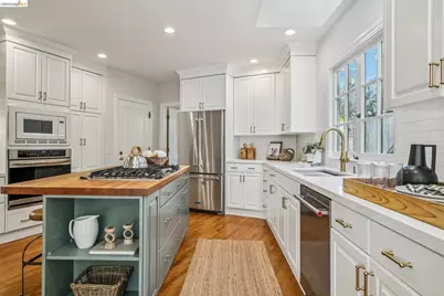 4201 Lakeshore Ave, Oakland, CA 94610 - Photo 21