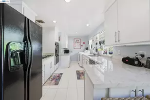 10000 Sigourney Ave, Oakland, CA 94605 - Photo 5