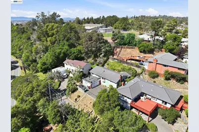 10000 Sigourney Ave, Oakland, CA 94605 - Photo 23