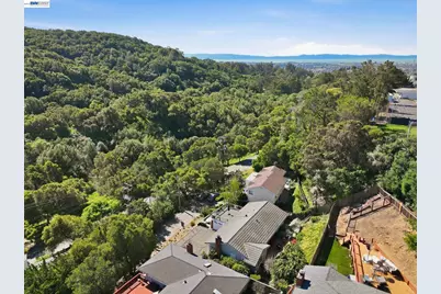 10000 Sigourney Ave, Oakland, CA 94605 - Photo 29