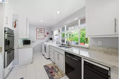 10000 Sigourney Ave, Oakland, CA 94605 - Photo 7