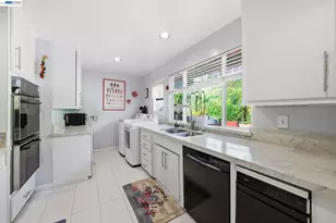 10000 Sigourney Ave, Oakland, CA 94605 - Photo 7