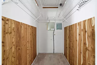 10000 Sigourney Ave, Oakland, CA 94605 - Photo 19