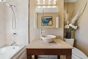 10000 Sigourney Ave, Oakland, CA 94605 - Photo 11