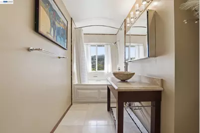 10000 Sigourney Ave, Oakland, CA 94605 - Photo 9