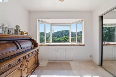 10000 Sigourney Ave, Oakland, CA 94605 - Photo 15