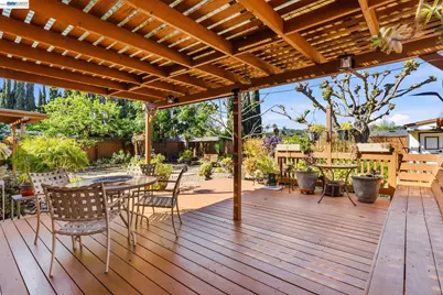 2151 Deerwood Dr, Martinez, CA 94553 - Photo 21