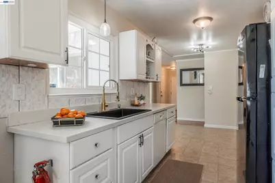 2279 Saint George Dr, Concord, CA 94520 - Photo 9