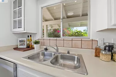 24889 Bland St, Hayward, CA 94541 - Photo 9