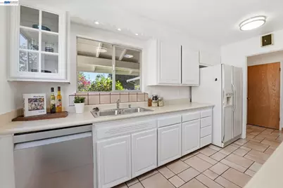 24889 Bland St, Hayward, CA 94541 - Photo 7