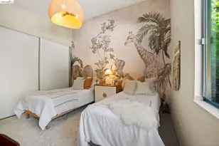 6966 Paso Robles Dr, Oakland, CA 94611 - Photo 43