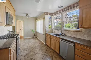 2972 El Monte Ave, Oakland, CA 94605 - Photo 25