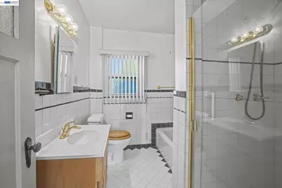 2972 El Monte Ave, Oakland, CA 94605 - Photo 13