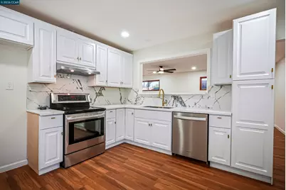 6860 Cunningham Way, Sacramento, CA 95828 - Photo 47