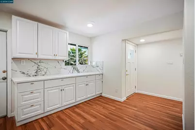 6860 Cunningham Way, Sacramento, CA 95828 - Photo 9