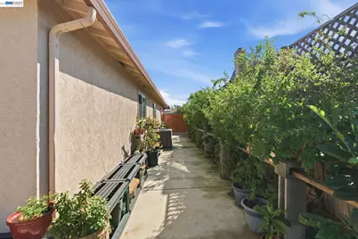 2222 Carmel Ct, Pittsburg, CA 94565 - Photo 45