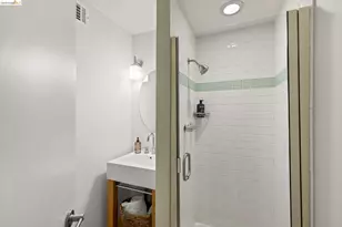 6476 Valley View Rd, Oakland, CA 94611 - Photo 39