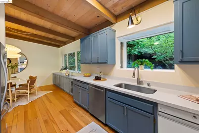 6476 Valley View Rd., Oakland, CA 94611 - Photo 11