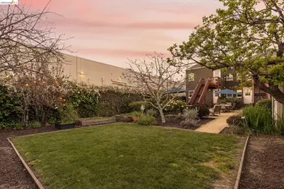 477 49th St, Oakland, CA 94609 - Photo 43