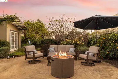 477 49th St, Oakland, CA 94609 - Photo 37