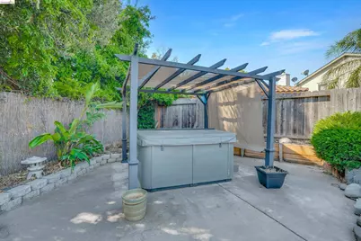 2921 Honeysuckle Cir, Antioch, CA 94531 - Photo 43