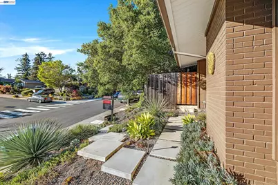 4985 Hedge Ln, Oakland, CA 94602 - Photo 3