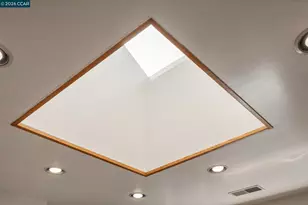 5910 Chabot Rd, Oakland, CA 94618 - Photo 9