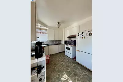 4101 Mountain View Ave, Oakland, CA 94605 - Photo 9
