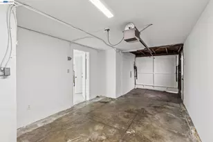 2811 Yosemite Ave, Alameda, CA 94501 - Photo 37