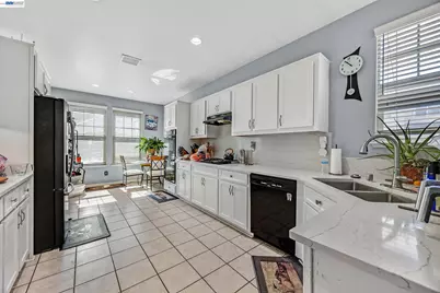 11 Fallen Leaf Ct, Rodeo, CA 94572 - Photo 5