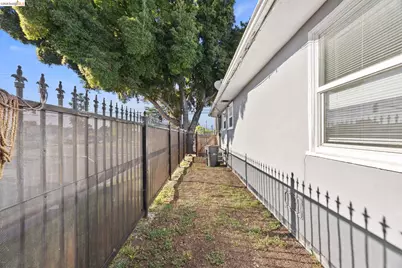 2218 82nd Ave, Oakland, CA 94605 - Photo 17