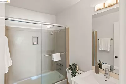 567 Oakland Ave #206, Oakland, CA 94611 - Photo 19