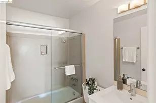 567 Oakland Ave, Oakland, CA 94611 - Photo 19