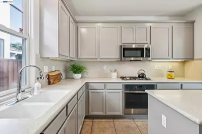 220 Hollister Avenue, Alameda, CA 94501 - Photo 25