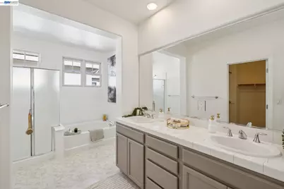 220 Hollister Avenue, Alameda, CA 94501 - Photo 37