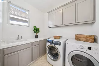 220 Hollister Avenue, Alameda, CA 94501 - Photo 49