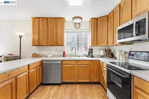 21330 Kahlert St, Castro Valley, CA 94546 - Photo 7