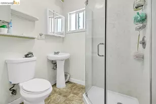 1090 70th Ave, Oakland, CA 94621 - Photo 5