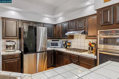 8675 Falmouth Way, Sacramento, CA 95823 - Photo 15