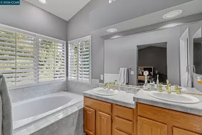 8675 Falmouth Way, Sacramento, CA 95823 - Photo 47