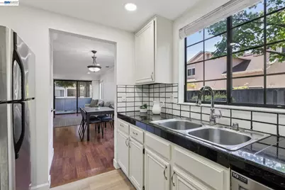 34671 Agree Ter, Fremont, CA 94555 - Photo 9