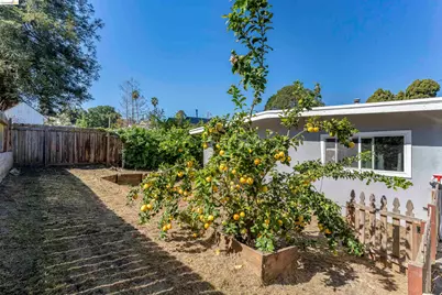 1050 Sierra Ave, Martinez, CA 94553 - Photo 33
