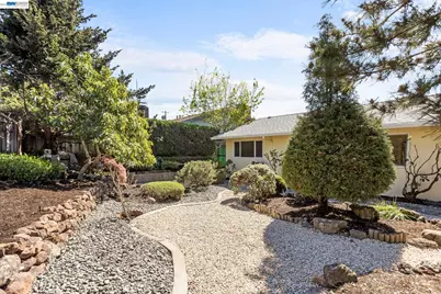 2526 Oakes Dr, Hayward, CA 94542 - Photo 47