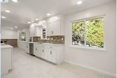 2526 Oakes Dr, Hayward, CA 94542 - Photo 17