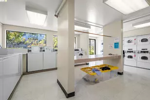 8 Admiral Dr, Emeryville, CA 94608 - Photo 35