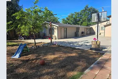 135 4th St, Woodland, CA 95695 - Photo 5