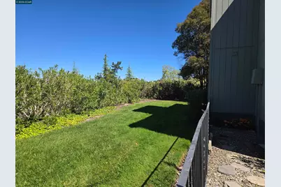 1124 Singingwood Ct #2, Walnut Creek, CA 94595 - Photo 5